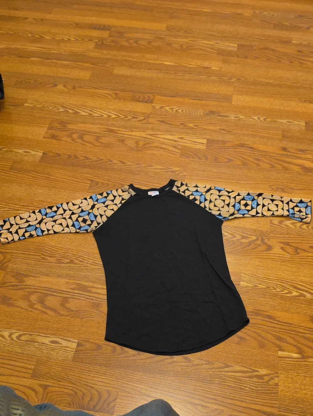 2 LuLaRoe Tops Like New